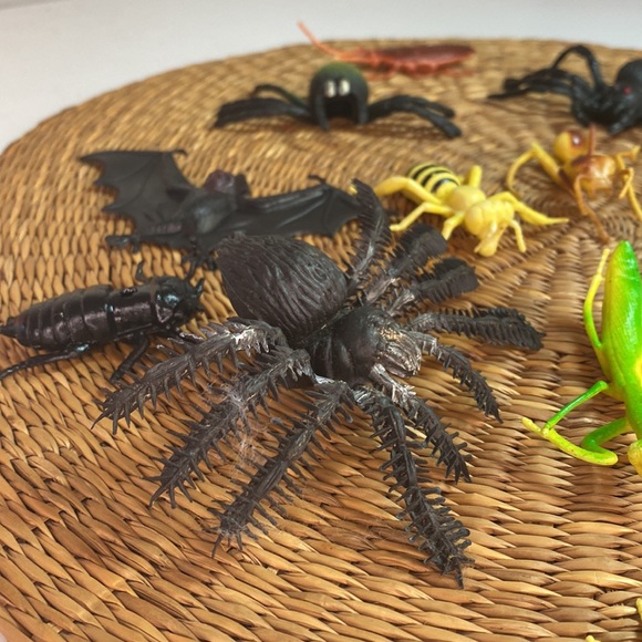 Halloween Lot of Creepy Crawlies Decorative Insects - Picture 2 of 5